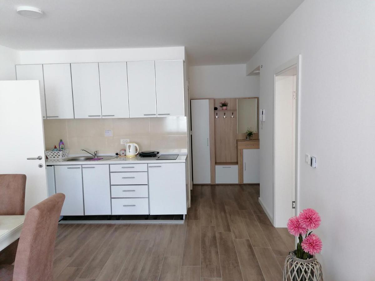 Riki Dream Apartment Dobra Voda Luaran gambar