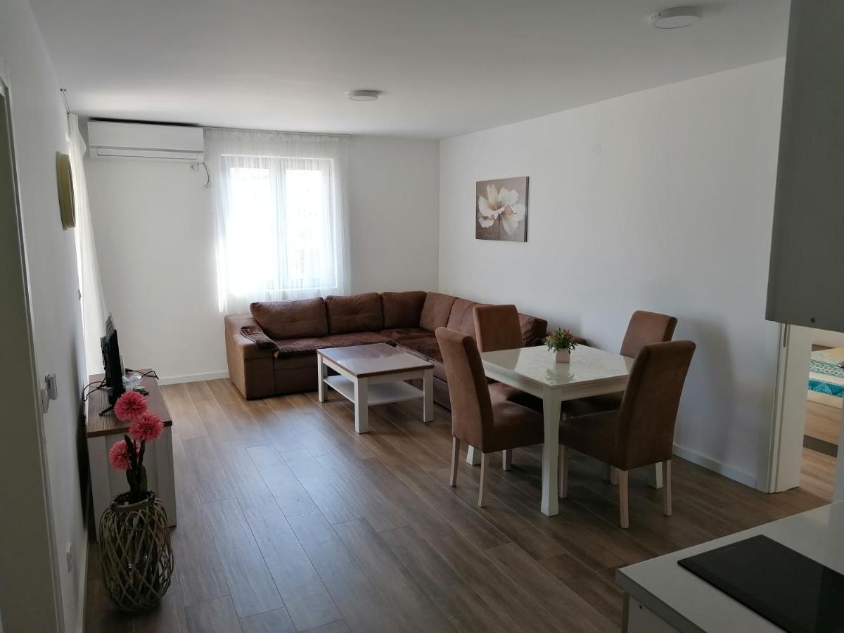 Riki Dream Apartment Dobra Voda Luaran gambar